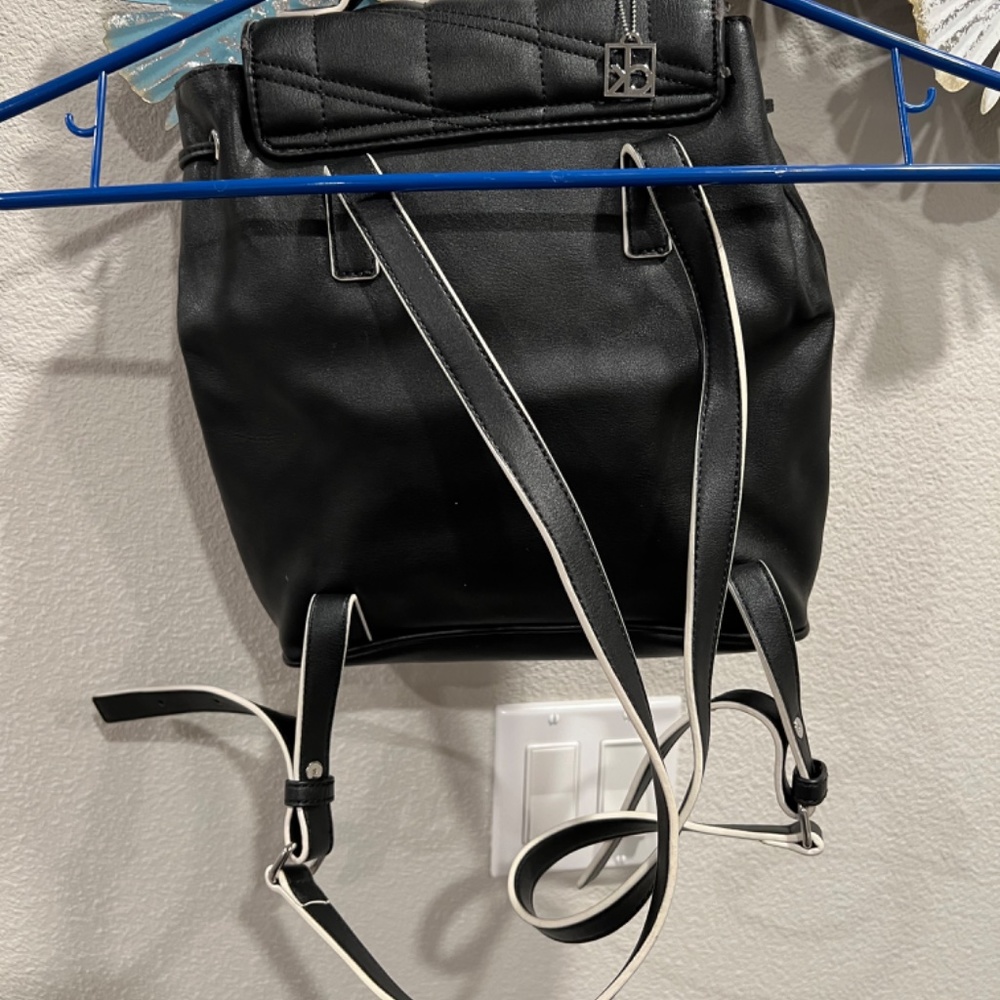 Back pack - Picture 2 of 2